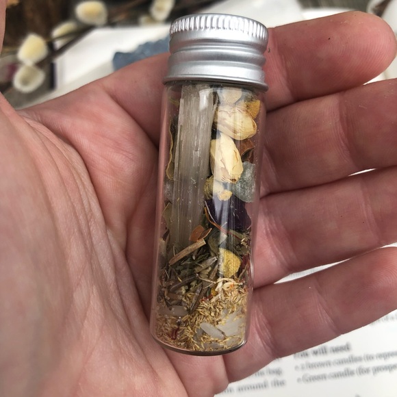 Luck / Prosperity Charmed Spell Bottle - Picture 7 of 11